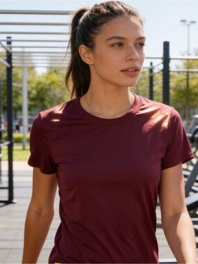 Daisy Women's Crewneck Performance Wicking Tee - Burgundy NWT